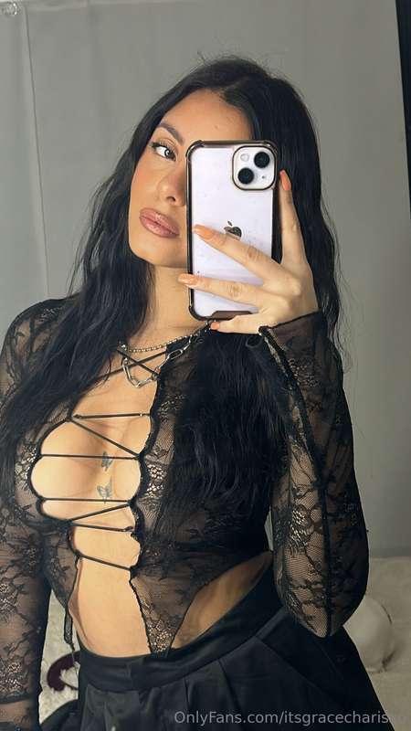 Your heart’s not ready, but your eyes can’t look away. 💋