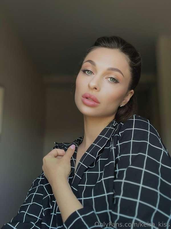 Strong hands are my weakness.