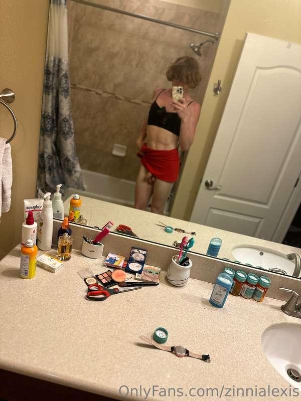 Sometimes I just want my cock to hang out 😘
It’s easier for ..