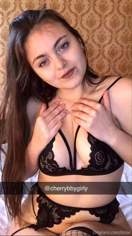 No PPV: @cherrybbygirly
Free teasers: @cherrybbygirlfree
