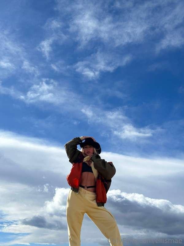 Big blue skies make me happy 🥰🥰🥰