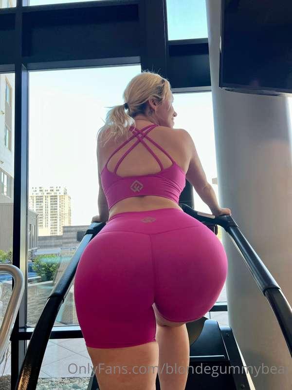 Who says workouts can’t be sexy? Watch me get hot and sweaty..