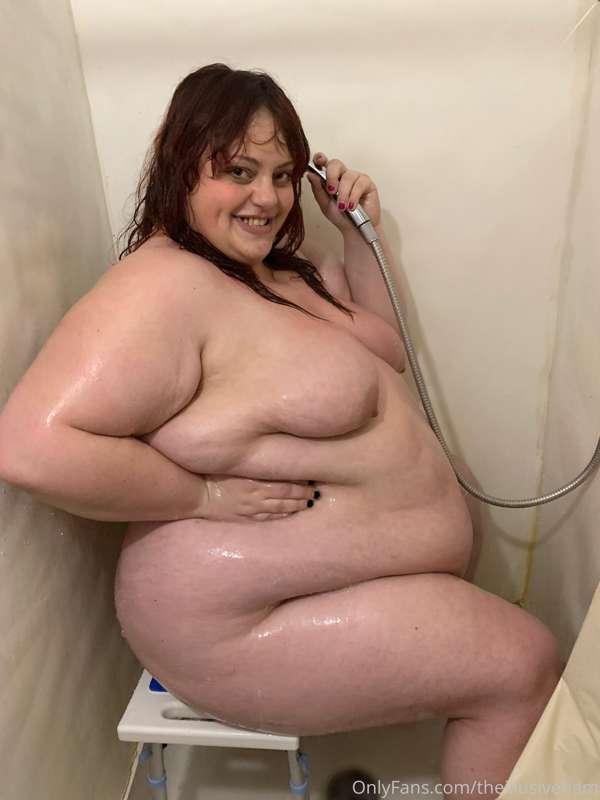 Guess who got her very first SHOWER CHAIR for her tiny littl..