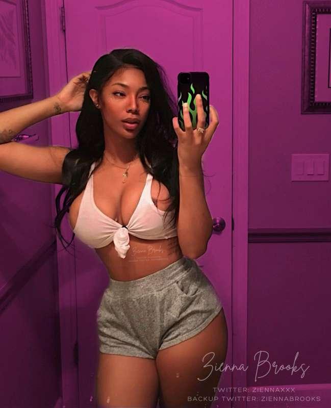 💜💕 it’s “dive in this pussy” hours . wyd? 😈💕💦