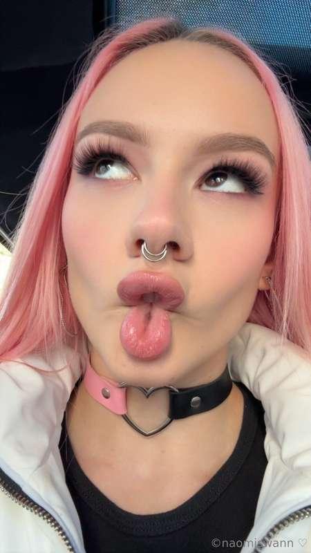 i need your opinion real quick so dm me :3