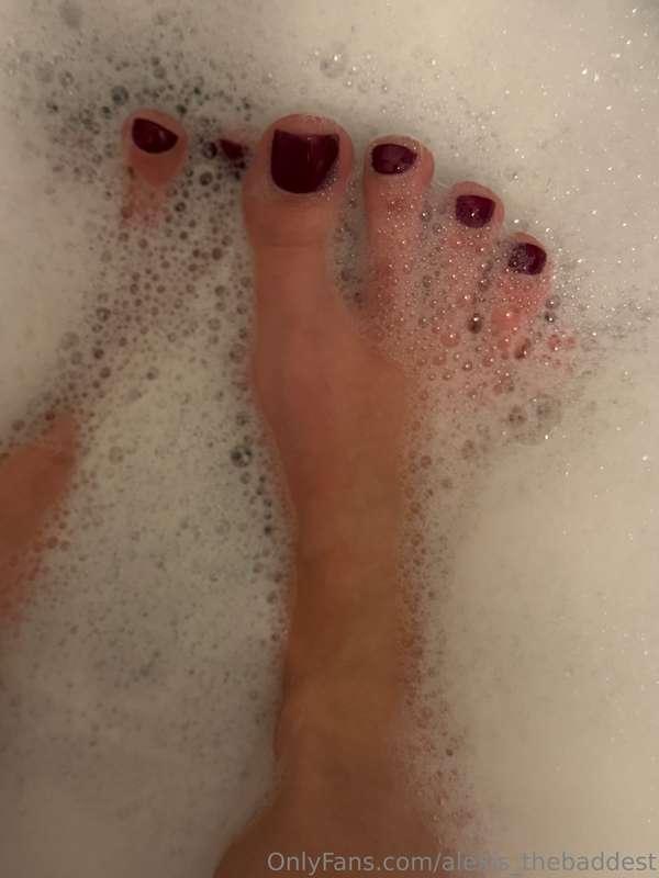 Pedi time 😈
