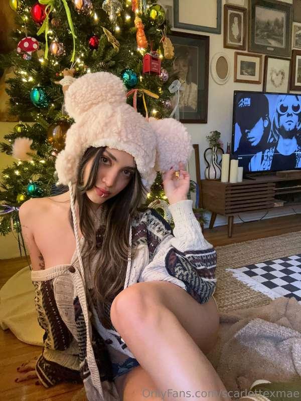 Wyd when you find me under your tree for Christmas? 👀