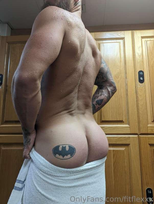 The goods just don't want to hide behind a towel 😉