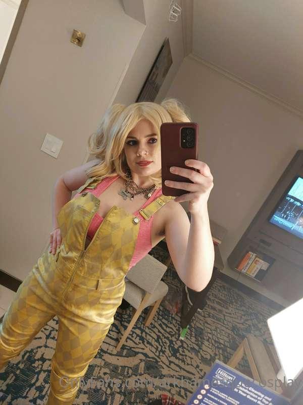 Some convention hotel selfies! 💗

Should I take some pics of..