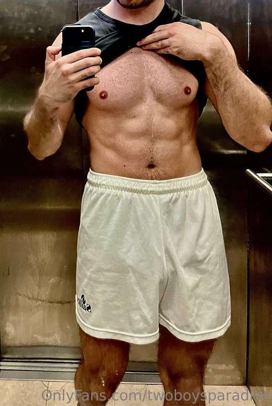 Would you suck my cock in the elevator ? 😈