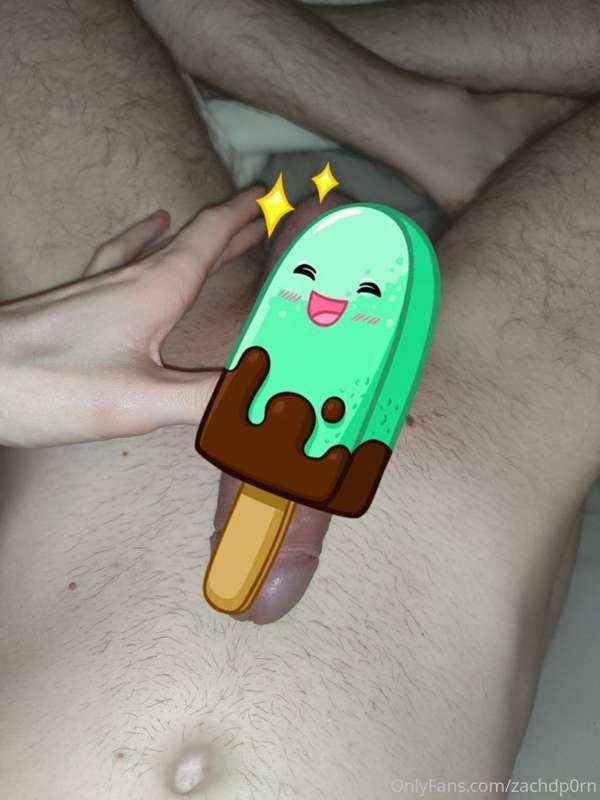 Two high res wank videos & two pictures of my cock :). I pre..