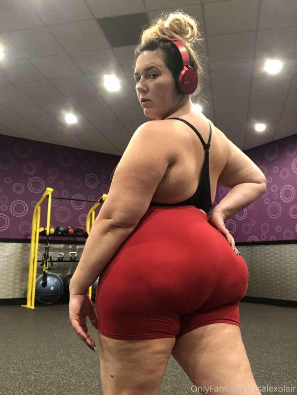 Would y’all be interested in some workout footage? Maybe som..