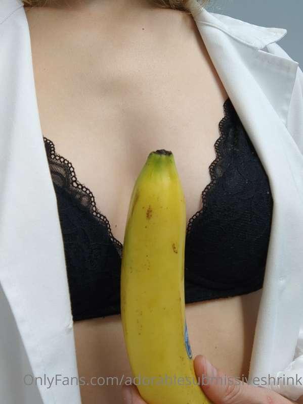 I am going to eat this big 🍌.

Where will you see it disappe..