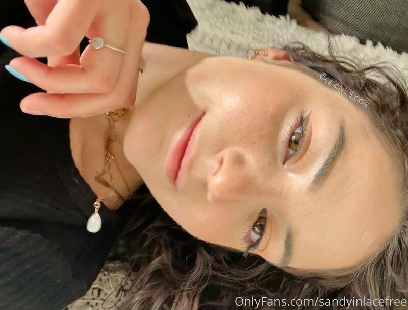 Hi, I’m sandy and welcome to my face!

..can we all just ign..