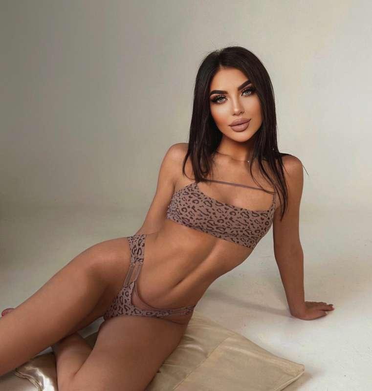 ## **Honey, my pussy needs your attention so much...❤️‍🔥💖**