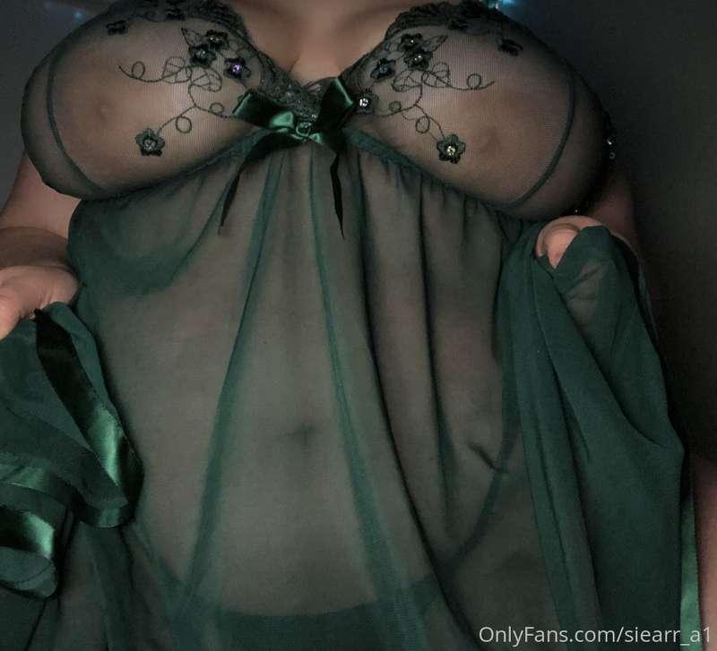 Tip to see more of this set in your messages 😘