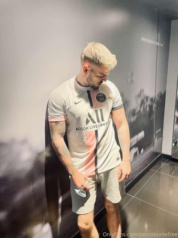 Really want this top guys it’s 1300 pesso so like 85 dollars..