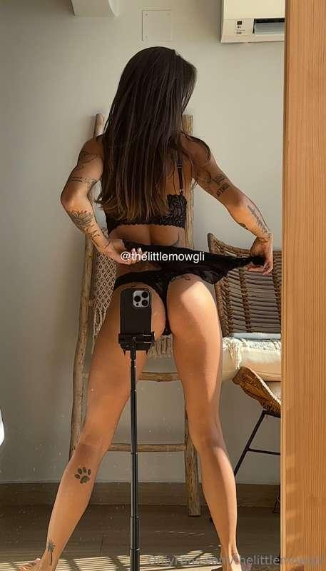 Tic tac tic tac… tonight at 21:00. New explicit striptease