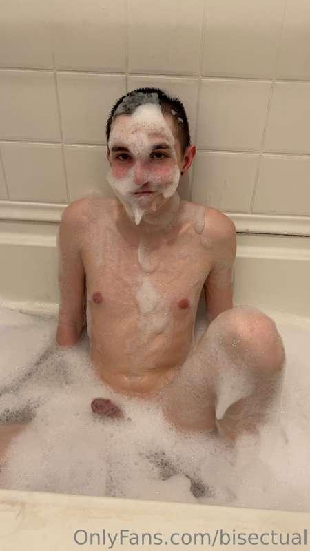 impromptu bath set :p

i think the feet people among y'all (..