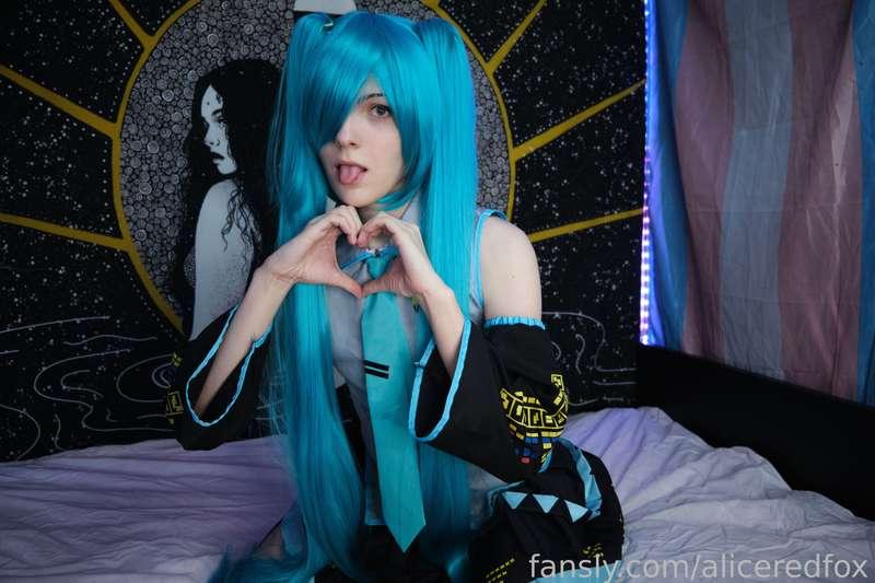 aliceredfox image #13