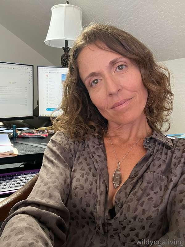 Working in the office today. Who wants the blouse to come of..