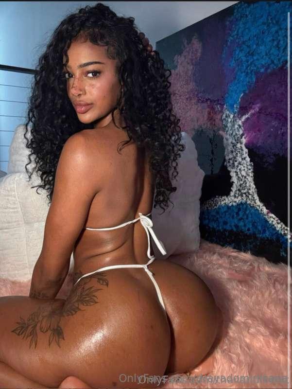 🚨 CLICK @ BELOW ON LIVE RIGHT NOW🚨freckled dominican beauty ..