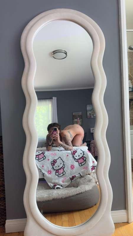 I’ll be streaming in my bed 😇💕