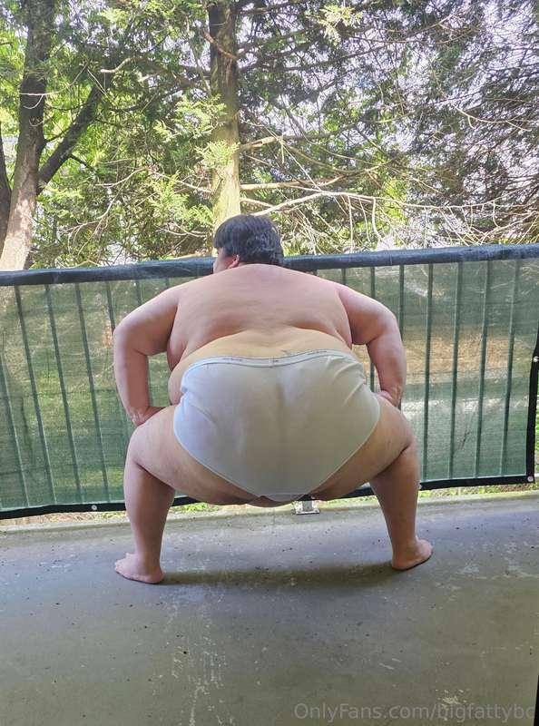 Put up a little privacy screen. Now someone can fuck me on m..