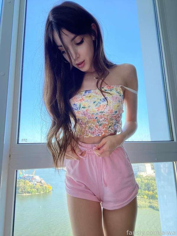 Small shorts for a small girl😋

#fyp #petite #barelylegal #longhair #brunette #lingerie