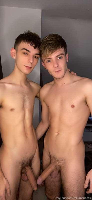 Cocks out & smile for the camera 👋🏻🤪