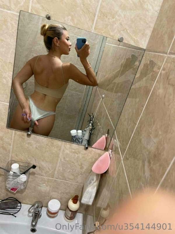 Exploring the art of sexting , one sentence at a time. Care ..