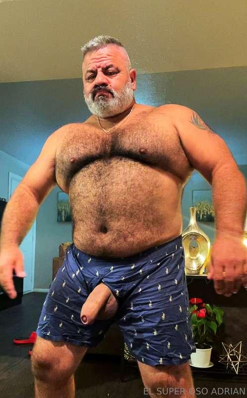 Buenas noches. Ya bañadito listo paea cenar