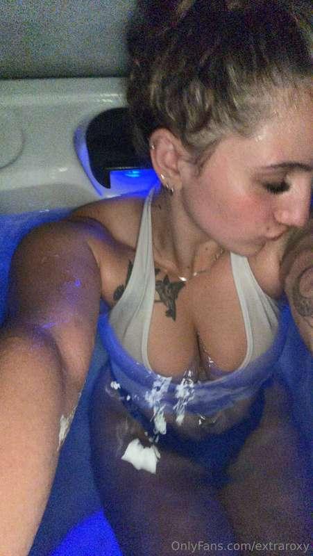 hot tub anyone?? more on @babyyroxy 