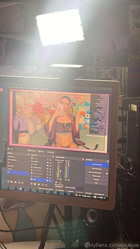 Live on chaturbate right now chaturbate.com/b/miinxiiee