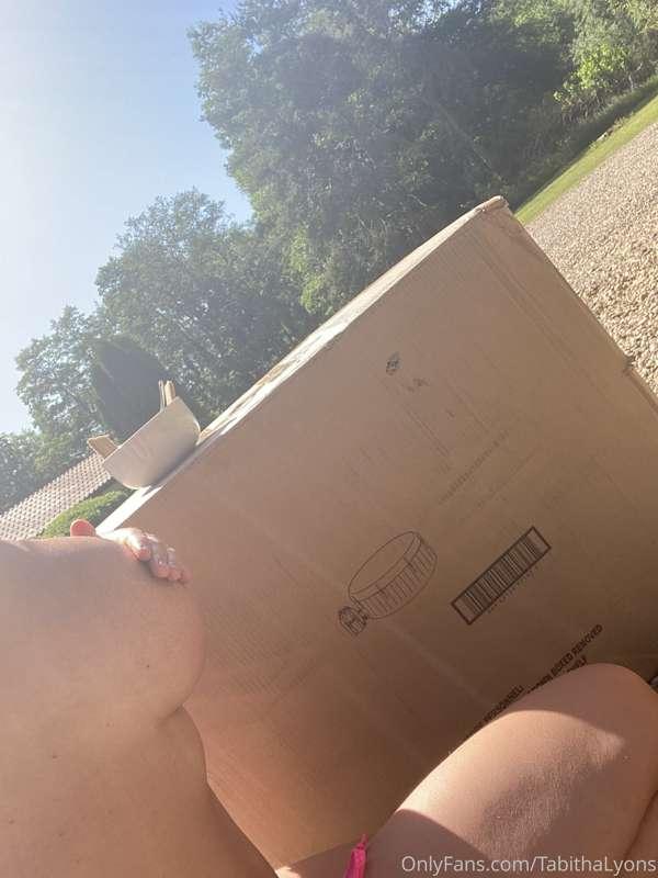 It’s a good job I went in to get ice cream 🤣 HOT TUB IS HERE..