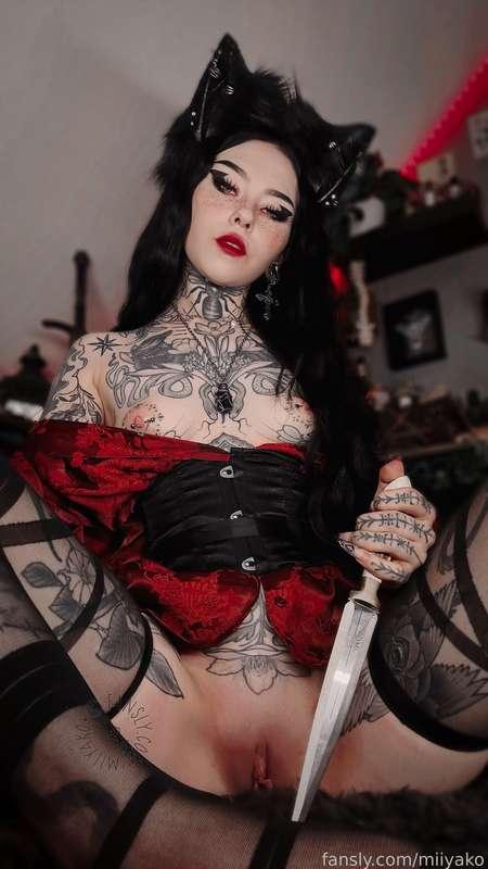 Would you survive a night with this vampire kitty?🥀⚔️
