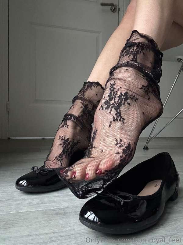 bornroyal_feet image #0