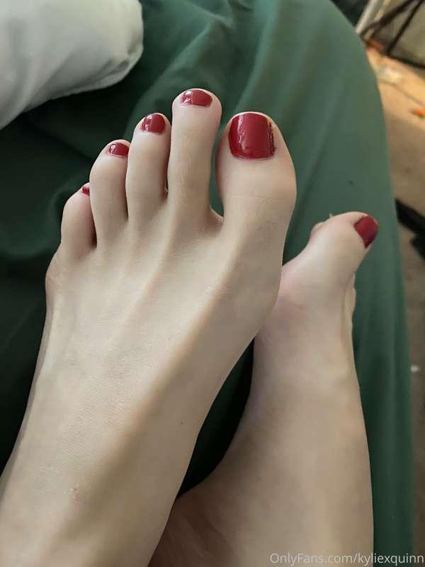Feet pics 👣👣👣