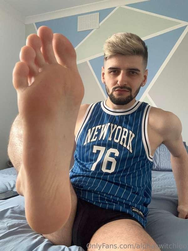 The soles that get you nice and weak for me 😈
