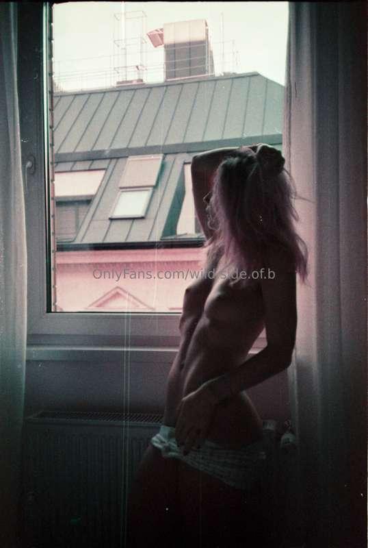 Questi scatti sono come perdersi in una giungla viola di emo..