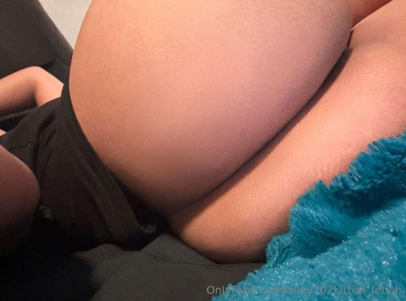 Goodnight baby🌙 Would you wanna use my ass as a pillow🥰
