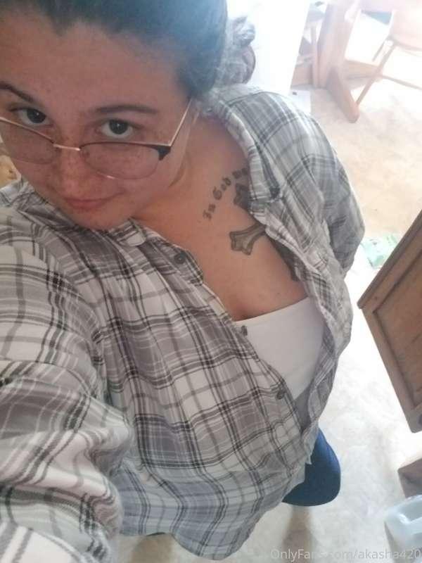 Bumming in some comfortable fall clothes. Looking forward to..