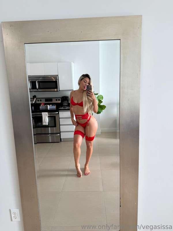 Rojo es de mis colores favoritos 😏❤️ vip hoy vas a dormir fe..