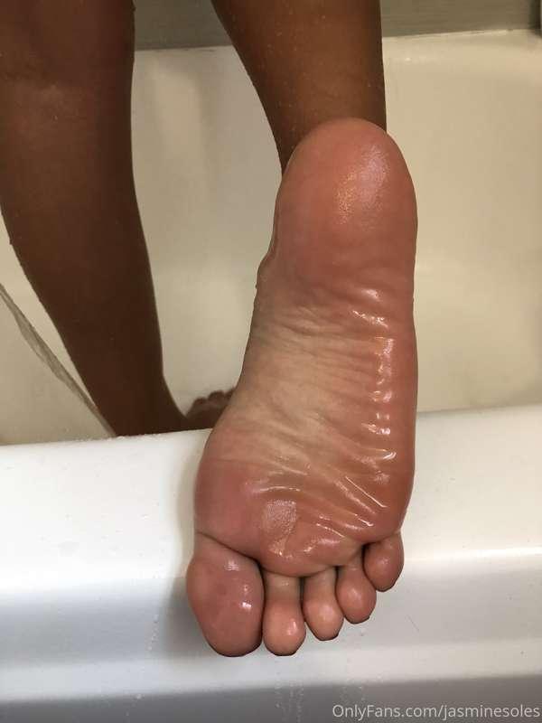 Lick it 👅 video to this is “slippery”