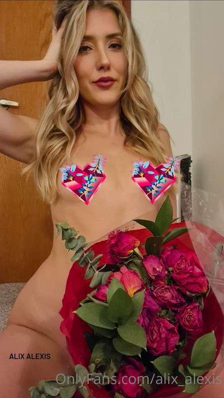 Cum join my vip to remove the stickers 😊 @alexis_alix