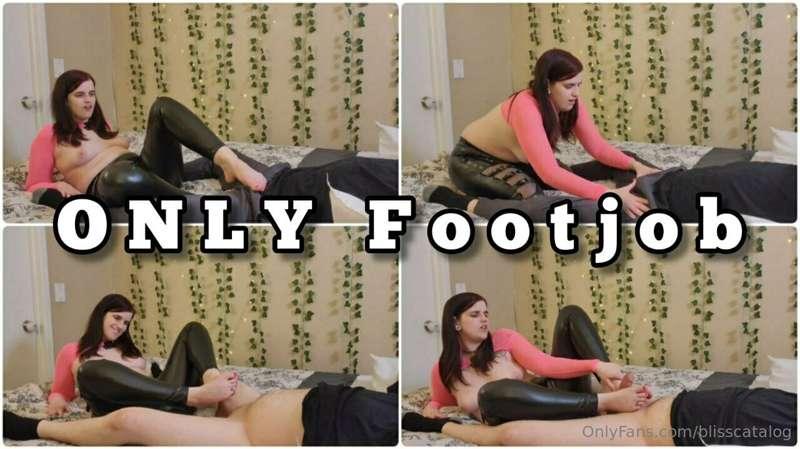 𝐎𝐍𝐋𝐘 𝐅𝐨𝐨𝐭𝐣𝐨𝐛 ✨ I love the way his cock feels sliding between..