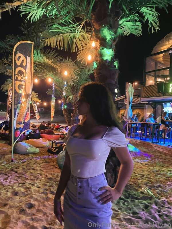 Beach Vibe? 😜 Oh yeah, why? 🤔 I just want to go to the sea😍😍
