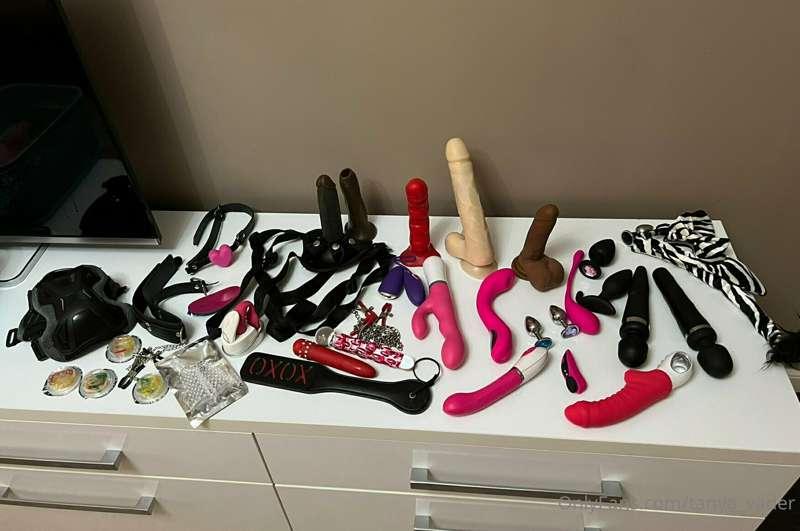 Here are my selection of toys available for use in custom vi..