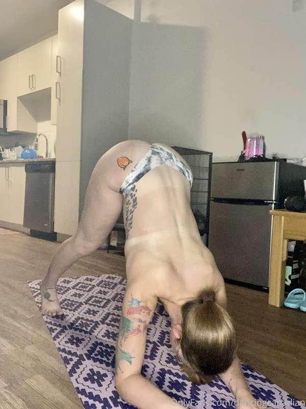 Working out pretty much naked? Shh🤫