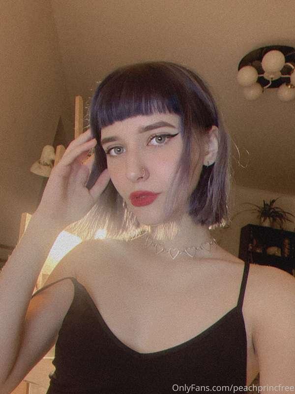 Tip this post and get one without bra 😈😈😈